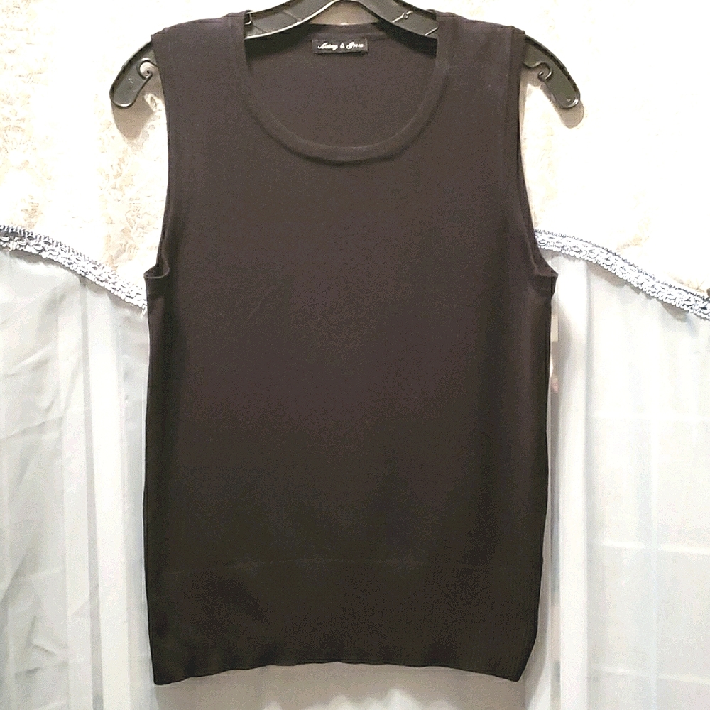 AUDREY & GRACE BLACK SWEATER TANK SZ M